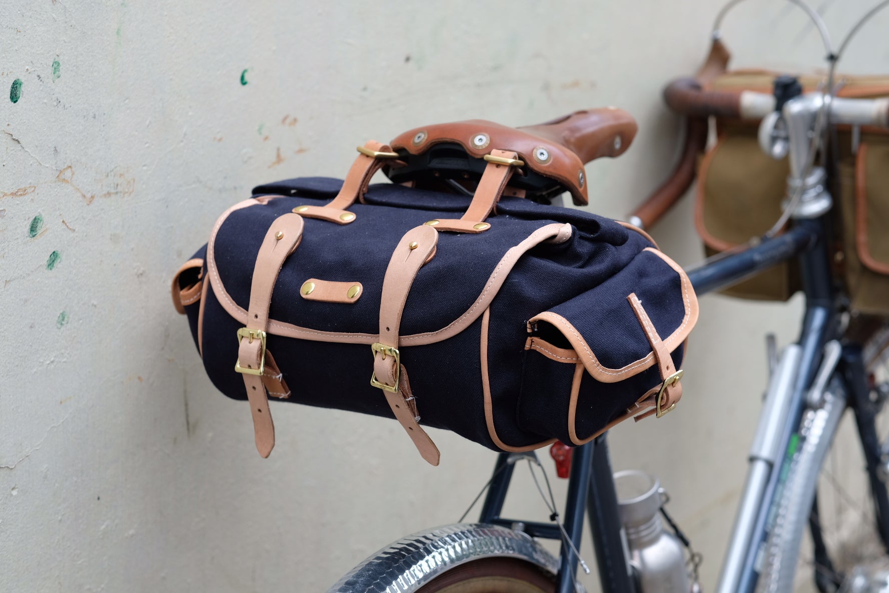 Banjo Brothers Minnehaha Canvas Commuter Backpack: MD - Modern Bike